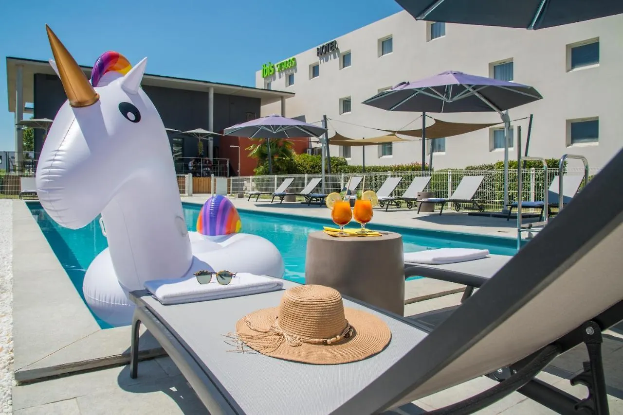 Hotel Ibis Styles Pertuis Portes Du Luberon